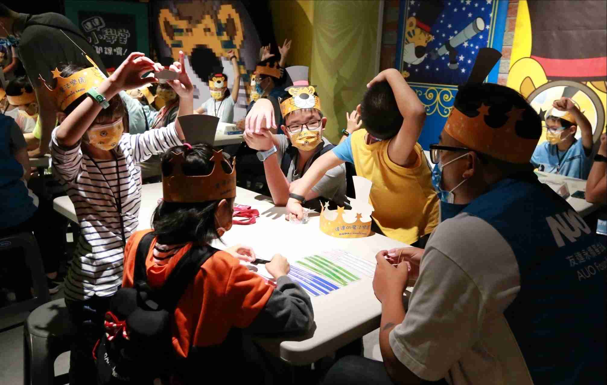 NG大舞台以永续理念推动全人教育计划，，，，内外结盟储备科普教育人才，，荣获亚太永续行动奖社会共融面的金奖肯定