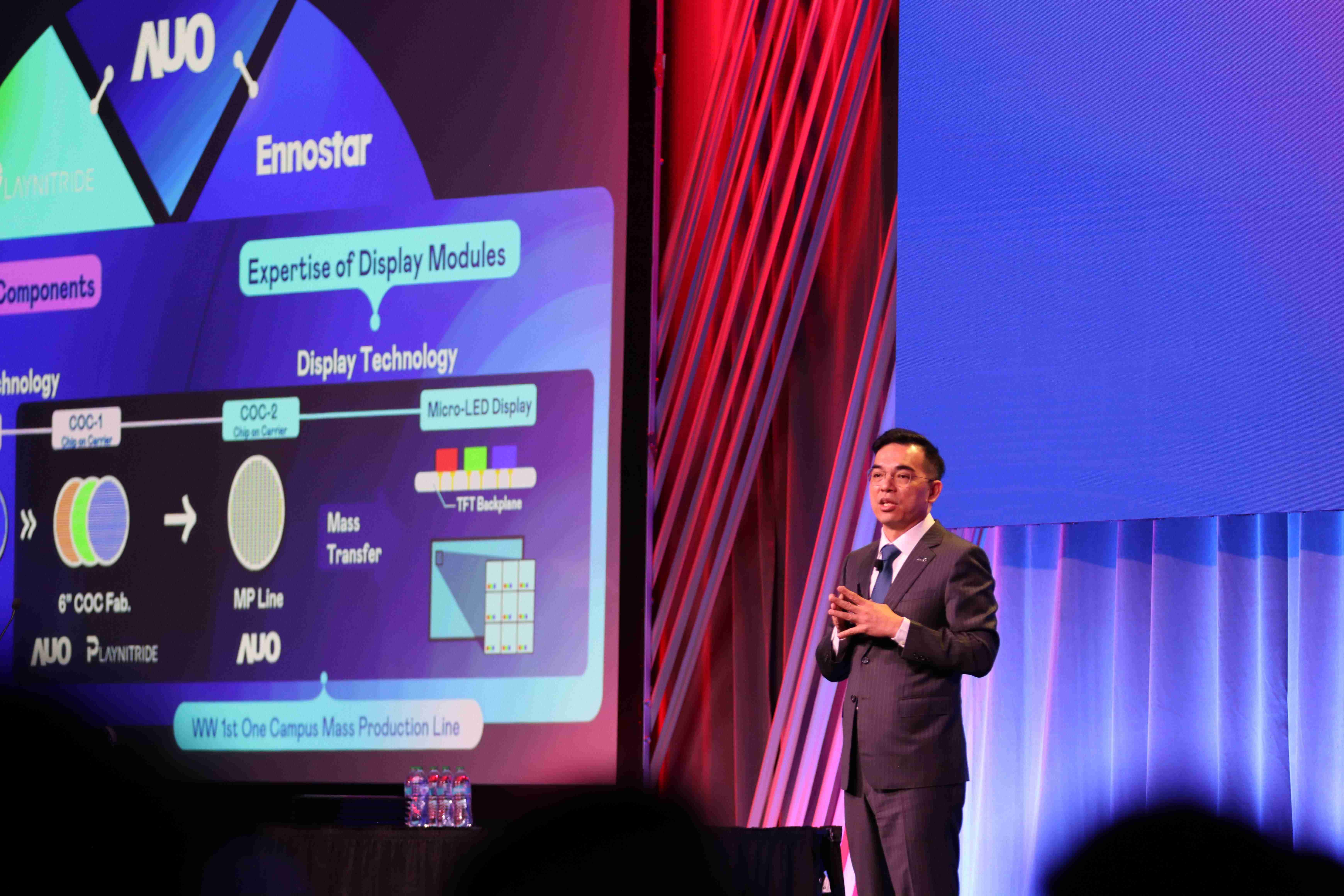 2025 SID显示周登场，，NG大舞台光电执行长暨总经理柯富仁博士以〝Redefining Displays: Inspiring New Possibilities〞发表主题演说，，，带领NG大舞台以智能显示解决方案先驱，，透过AI赋能，，，重塑显示的视觉创新体验